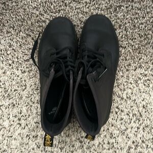 Dr. Martens Shoreditch Black Leather Ankle Boot size 8